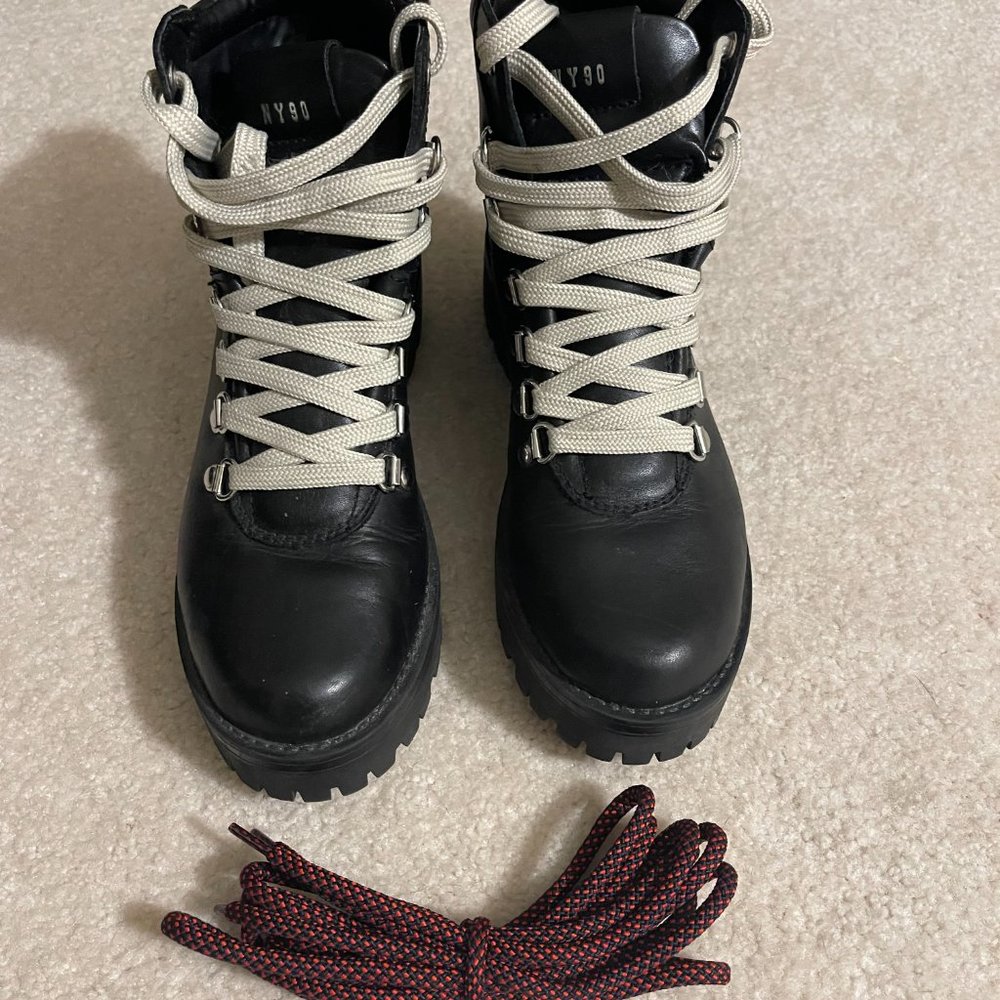 Steve Madden Work/Combat Booties - Lace up Black - 2 sets of laces  Size 6